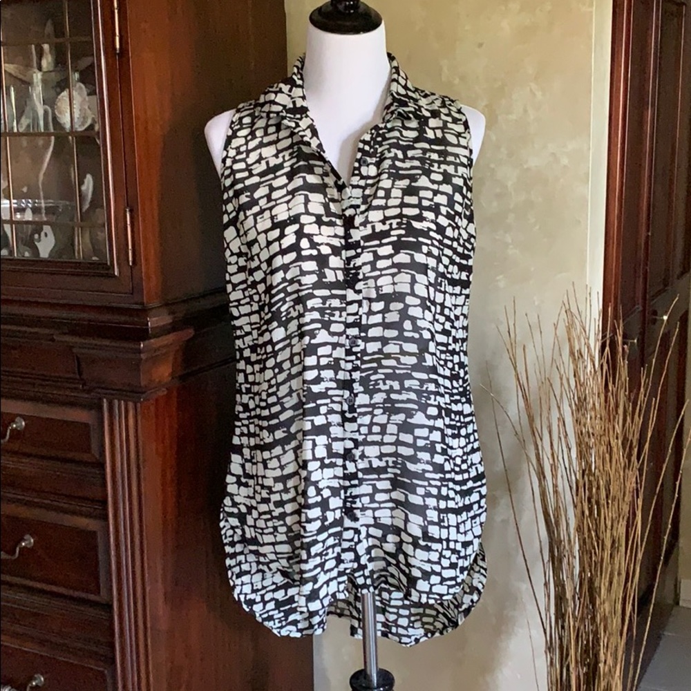 DizzyLizzy black&white hi-low sleeveless top